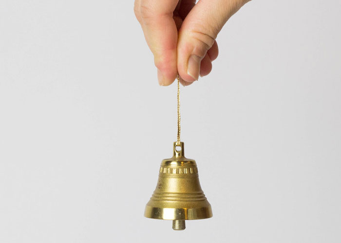 Woman Asks If She Was Right To Cancel Dinner With Her Long Distance Boyfriend When She Saw Him Bring A Bell To The Restaurant Woman Asks If She Was Right To Cancel Dinner With Her Long Distance Boyfriend When She Saw Him Bring A Bell To The Restaurant