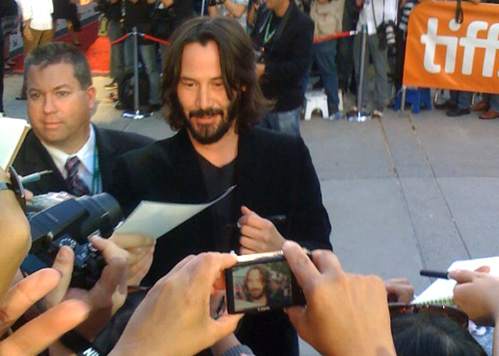 “Give Her A Call, I Want To Talk To Her”: Keanu Reeves Goes Out Of His Way To Make His 80-Year-Old Fan’s Day “Give Her A Call, I Want To Talk To Her”: Keanu Reeves Goes Out Of His Way To Make His 80-Year-Old Fan’s Day