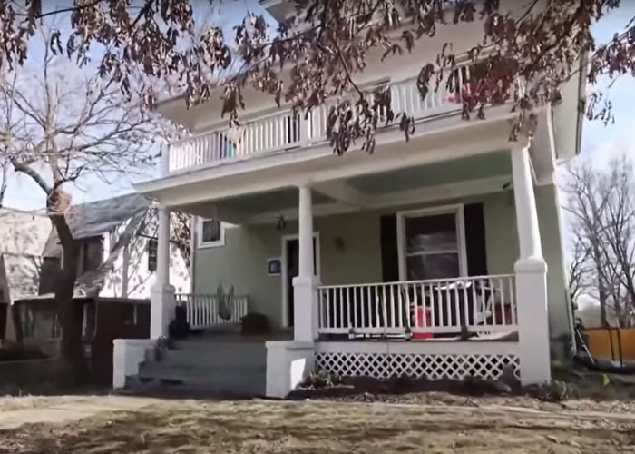 4 Single Ladies Buy One House, Transform It Into The Pinnacle Of Co-Living And A Kid’s Paradise 4 Single Ladies Buy One House, Transform It Into The Pinnacle Of Co-Living And A Kid’s Paradise