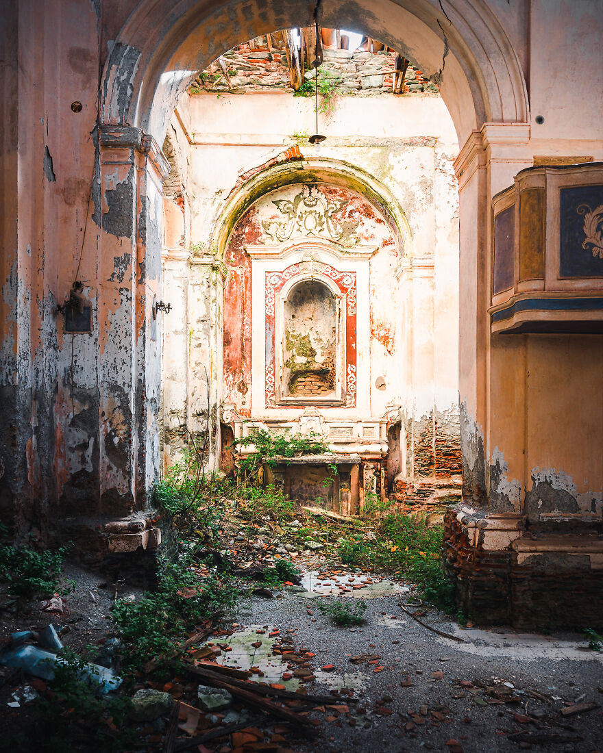 100 Photos Show The Decline Of The Church In Italy