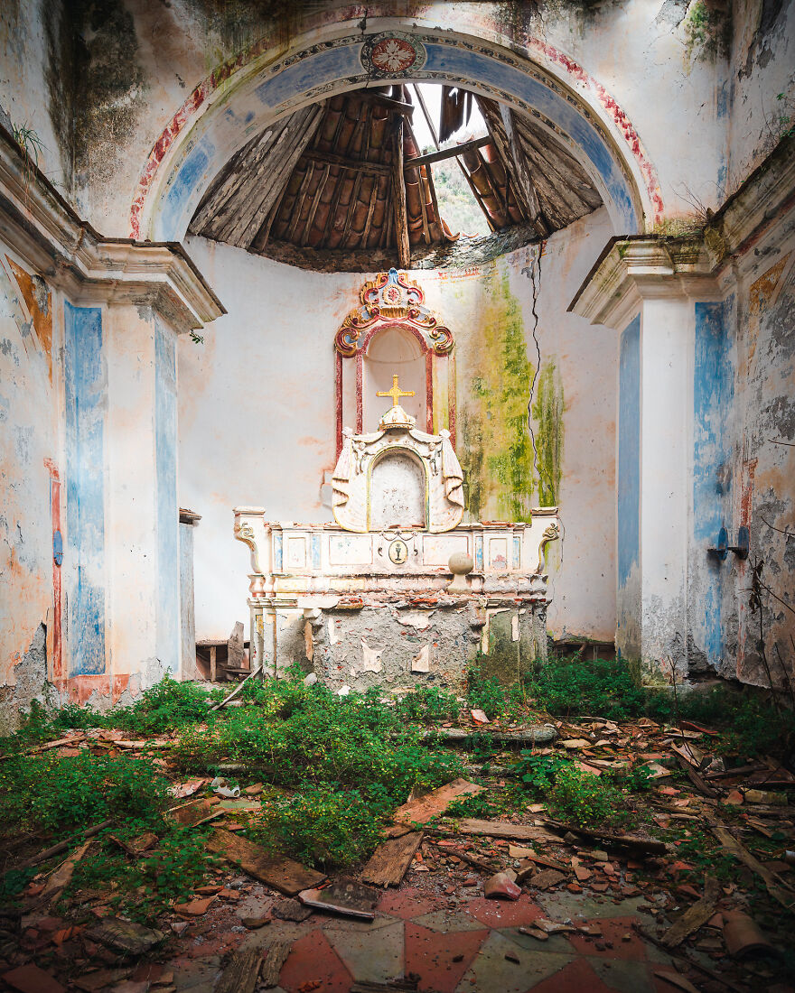 100 Photos Show The Decline Of The Church In Italy