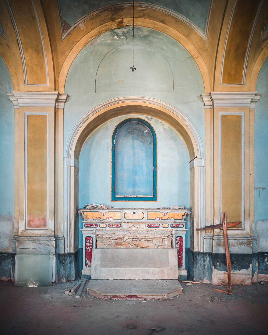 100 Photos Show The Decline Of The Church In Italy
