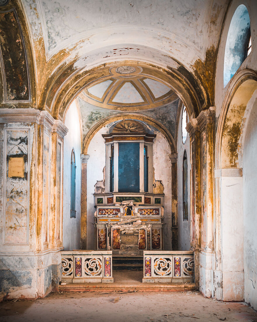 100 Photos Show The Decline Of The Church In Italy