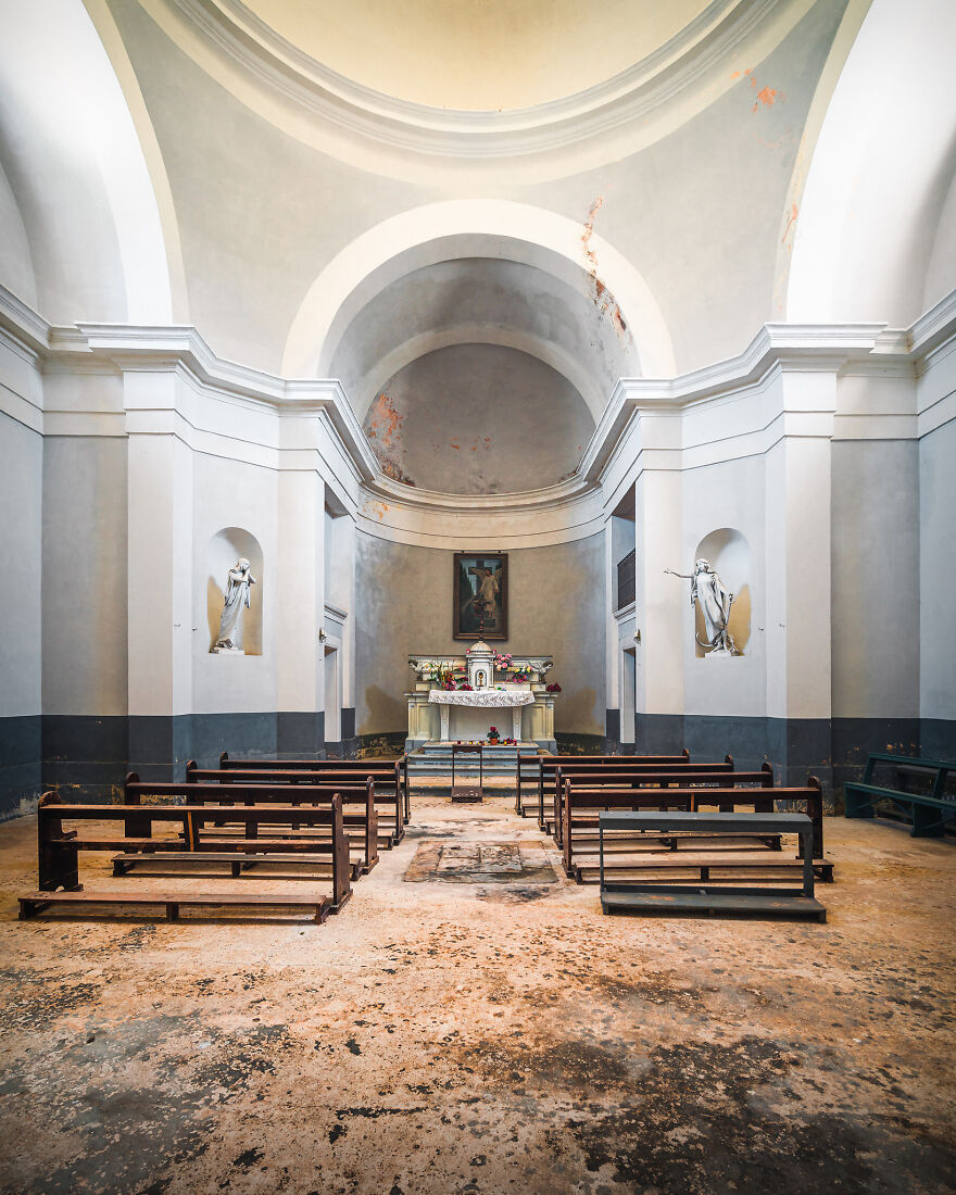 100 Photos Show The Decline Of The Church In Italy
