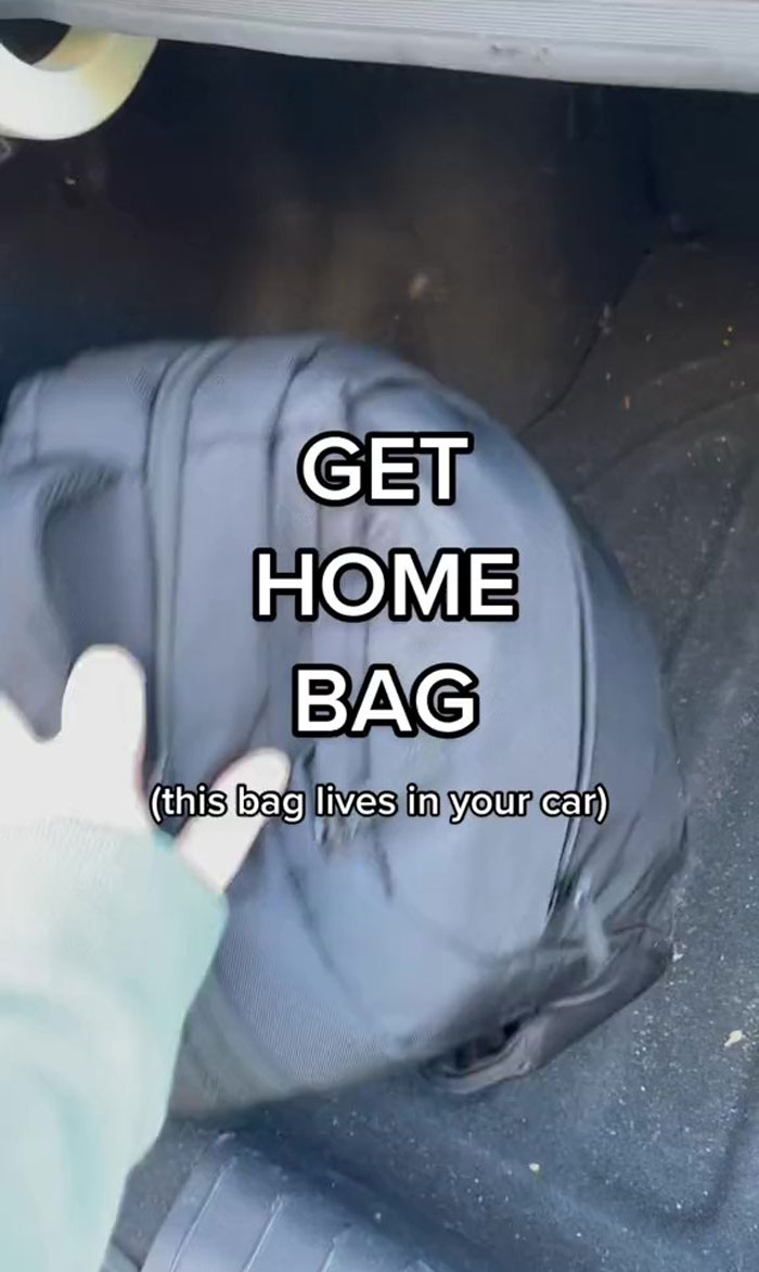 This Woman Has An Emergency “Get Home” Bag She Keeps In Her Car, And Here Are The 26 Items She Keeps Inside