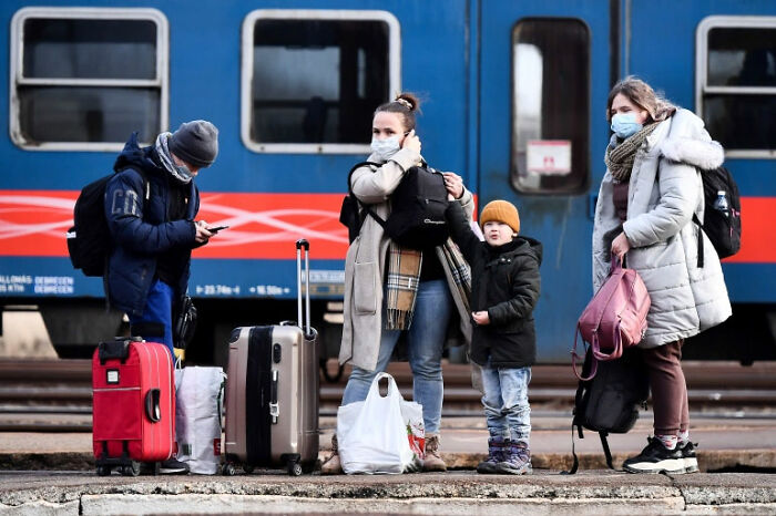 Las naciones europeas abrieron sus fronteras para los refugiados ucranianos 