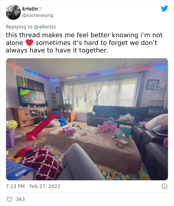 Mom Asked Parents To Post Honest And Unstaged Pictures Of Their Rooms, 33 People Deliver Mom Asked Parents To Post Honest And Unstaged Pictures Of Their Rooms, 33 People Deliver