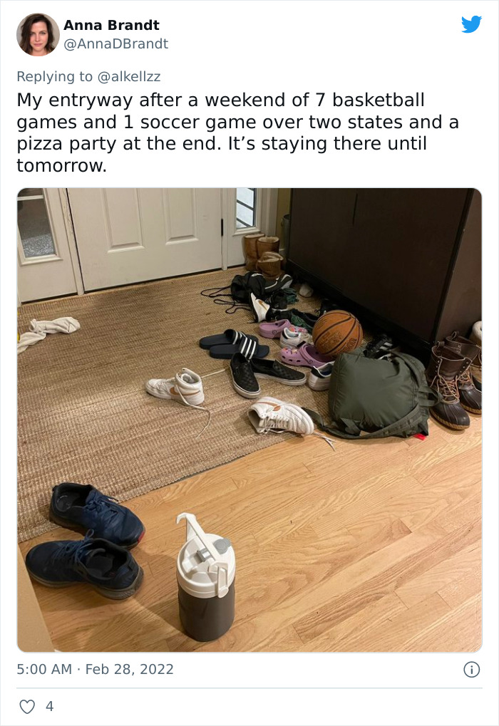 Mom Asked Parents To Post Honest And Unstaged Pictures Of Their Rooms, 33 People Deliver Mom Asked Parents To Post Honest And Unstaged Pictures Of Their Rooms, 33 People Deliver