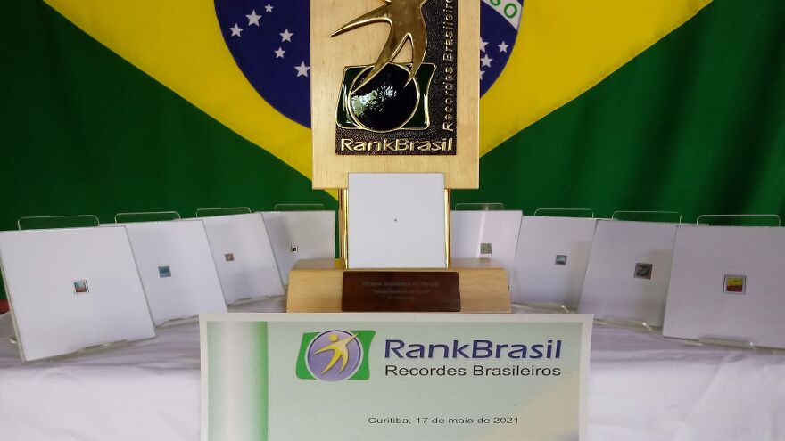 “The Most Expensive Paintings In The World Can Be Smaller Than A Coin.” “The Most Expensive Paintings In The World Can Be Smaller Than A Coin.”