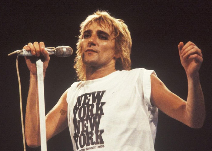 “My Ferrari Can’t Go Through,” Jokes Sir Rod Stewart Whilst Filling In Potholes Near His Essex Home “My Ferrari Can’t Go Through,” Jokes Sir Rod Stewart Whilst Filling In Potholes Near His Essex Home