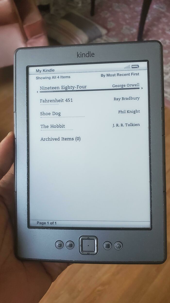 Finding A Ton Of Cheap And Perfectly Working E-Readers At Thrift Stores. Got This For $10!