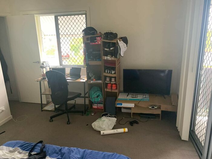 Friend Just Moved Out Of Home To Begin Med School And Is Utilising Cardboard Boxes To Save On Shoe Racks And Other Furniture