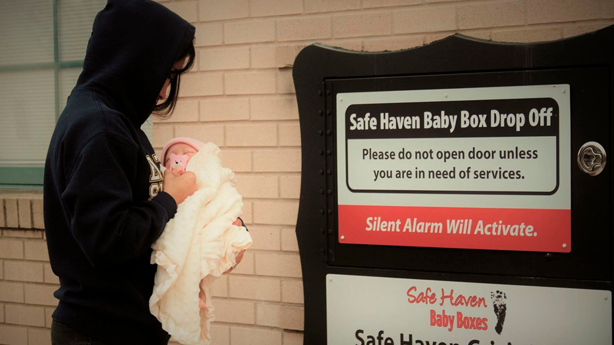 Teen Mows Lawns And Scraps Metal For Months To Save $10k And Finance A Baby Box, Which Already Saved 15 Lives