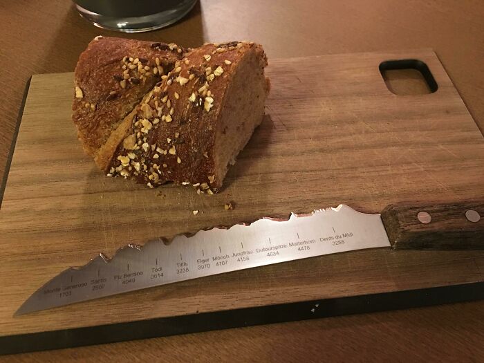 Este cuchillo para el pan de un restaurante suizo tiene la silueta de los principales picos de Suiza