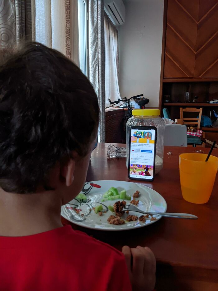 My Nephew Insist On Watching Youtube On Vertical Mode, And Cry Otherwise
