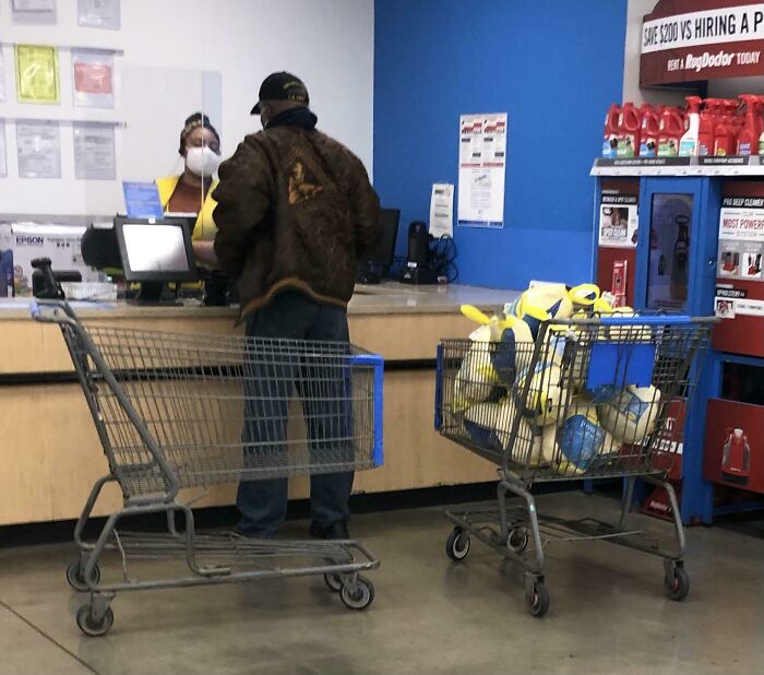 This Dude Returned An Entire Cart Of Turkeys