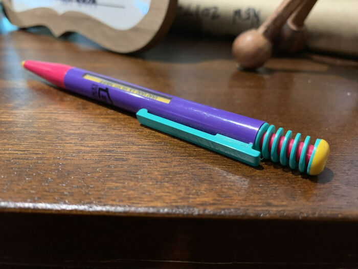 He encontrado este bolígrafo de los 90 en un cajón