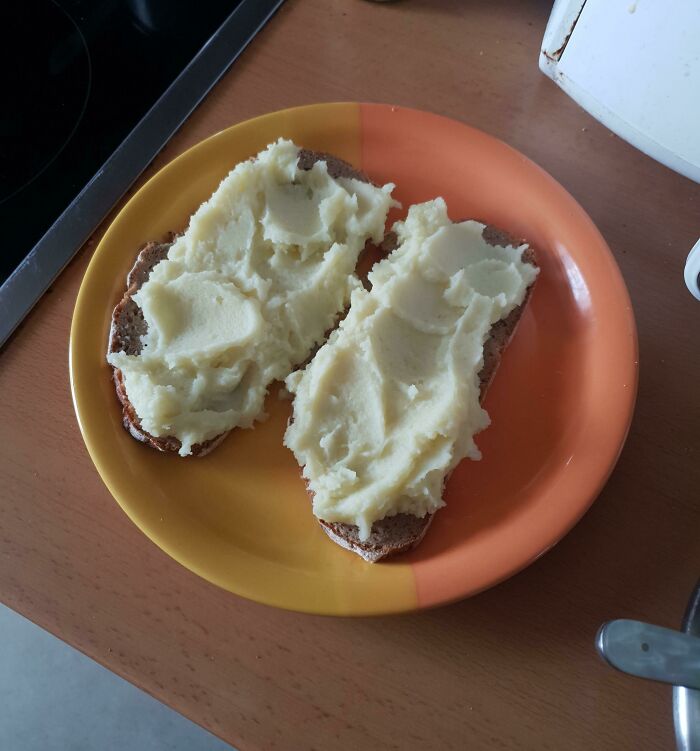 I Like To Eat Bread With Mashed Potatoes And People Tell Me That's Not Normal