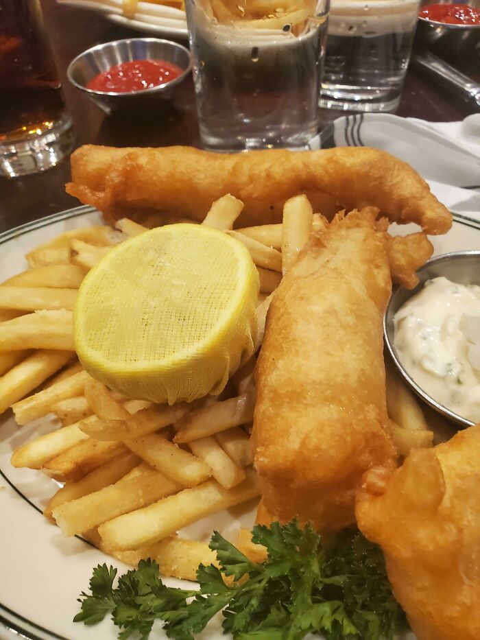 Este restaurante pone una redecilla en el limón para que no caigan semillas en la comida