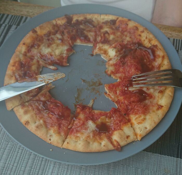 La forma en la que mi hermana come pizza