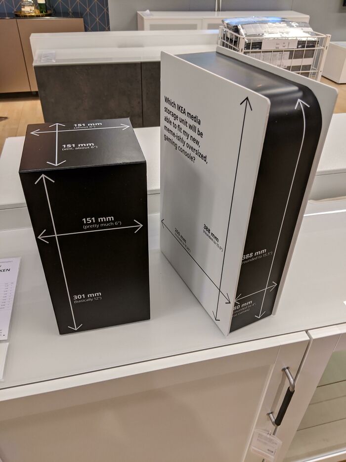 Cajas tamaño Xbox y Playstation en Ikea para ver si caben en los muebles que quieres comprar