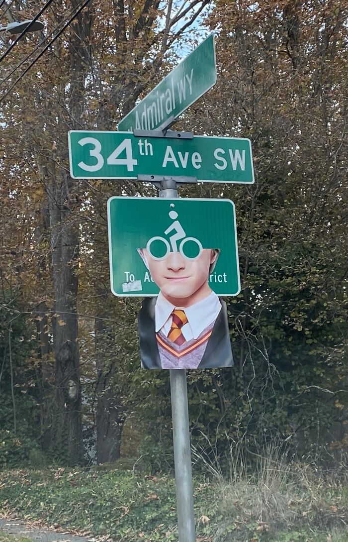 Yer A Street Sign, Harry