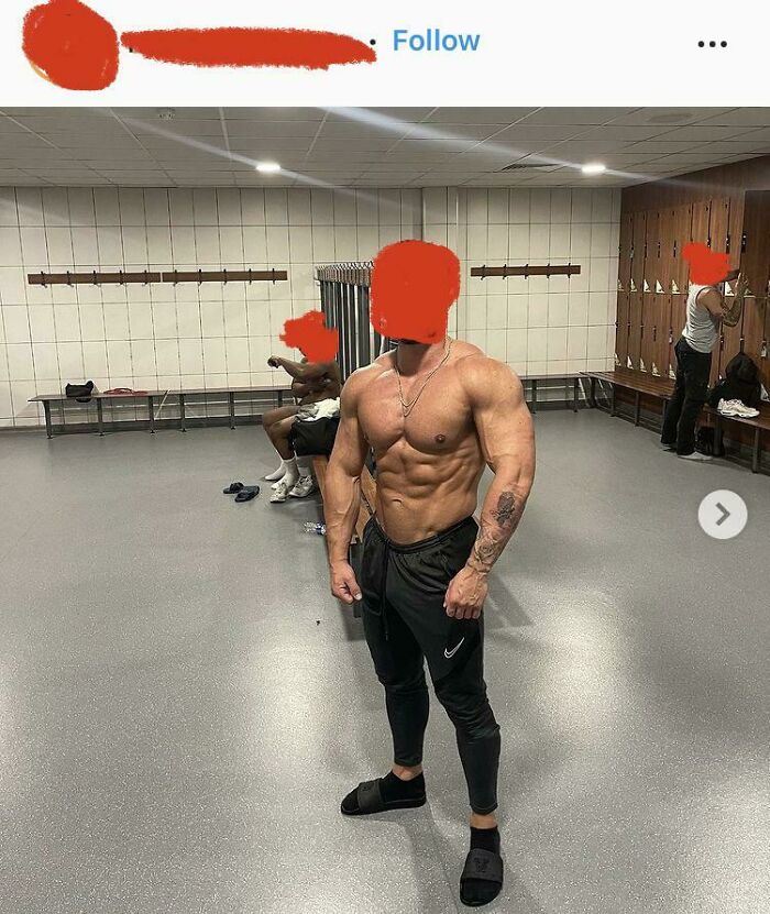 When Getting Your Gym Photo Is More Important Than The Privacy Of People Getting Changed Behind You