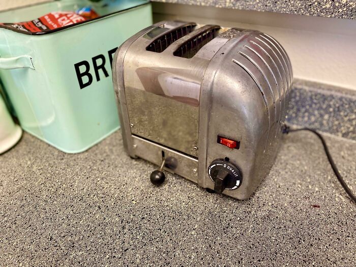 A British Made, $300 Toaster That I Only Paid 60 Bucks For It At Goodwill. These Things Last Generations