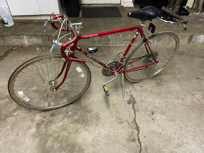 Been Riding This Mid 70s Schwinn Caliente For A Few Years Now. Went To Replace The Tubes This Spring Since They Leaked After A Few Days And Was Greeted With Factory Hardware