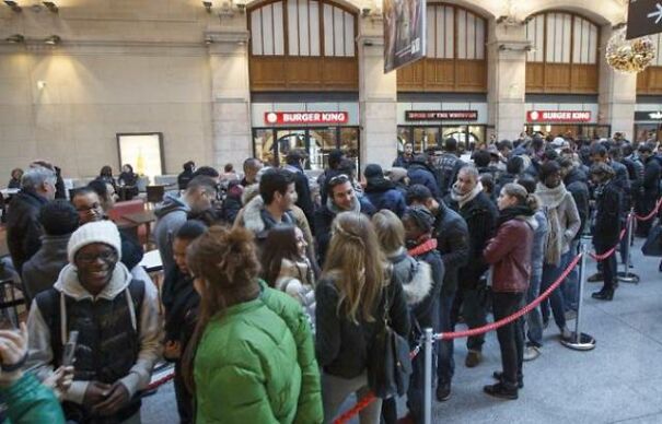 640x410_file-attente-devant-restaurant-burger-king-ouvrait-portes-a-paris-lundi-16-decembre-20131-622757ff72269.jpg