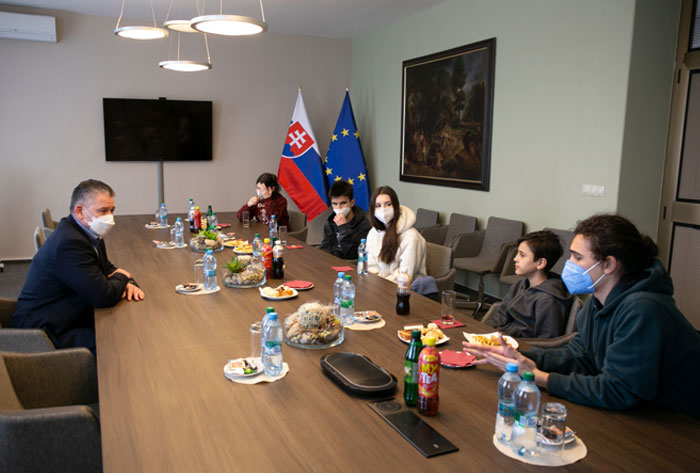 11-Year-Old Ukrainian Boy Traveling 600 Miles To Slovakia Touches Hearts With His Bravery 11-Year-Old Ukrainian Boy Traveling 600 Miles To Slovakia Touches Hearts With His Bravery