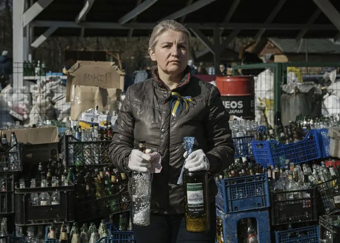 Mini Figurines Of Zelenskyy And Molotov Cocktails Raise $160K For Ukraine Relief Mini Figurines Of Zelenskyy And Molotov Cocktails Raise $160K For Ukraine Relief