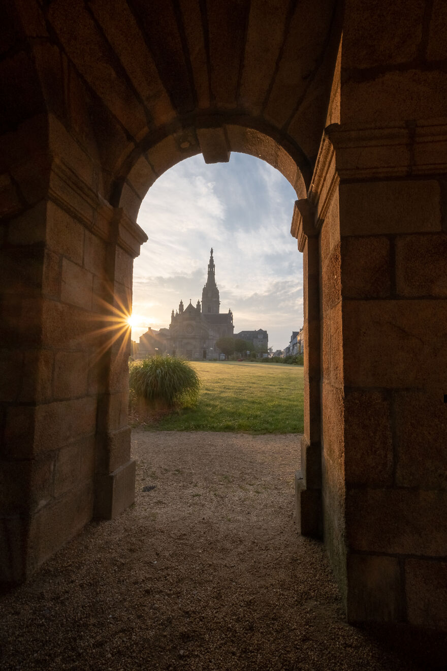 Basilique Sainte-Anne De Sainte-Anne-D'auray In Brittany, France