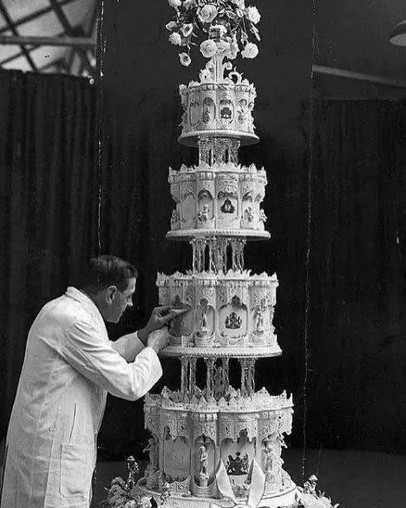 Queen Elizabeth II's Wedding Cake,1947