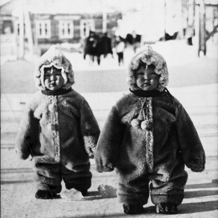 These Twins Toddlers On A Russian Street Are So Well Protected Against The Cold That They Look Like Penguins, 1968