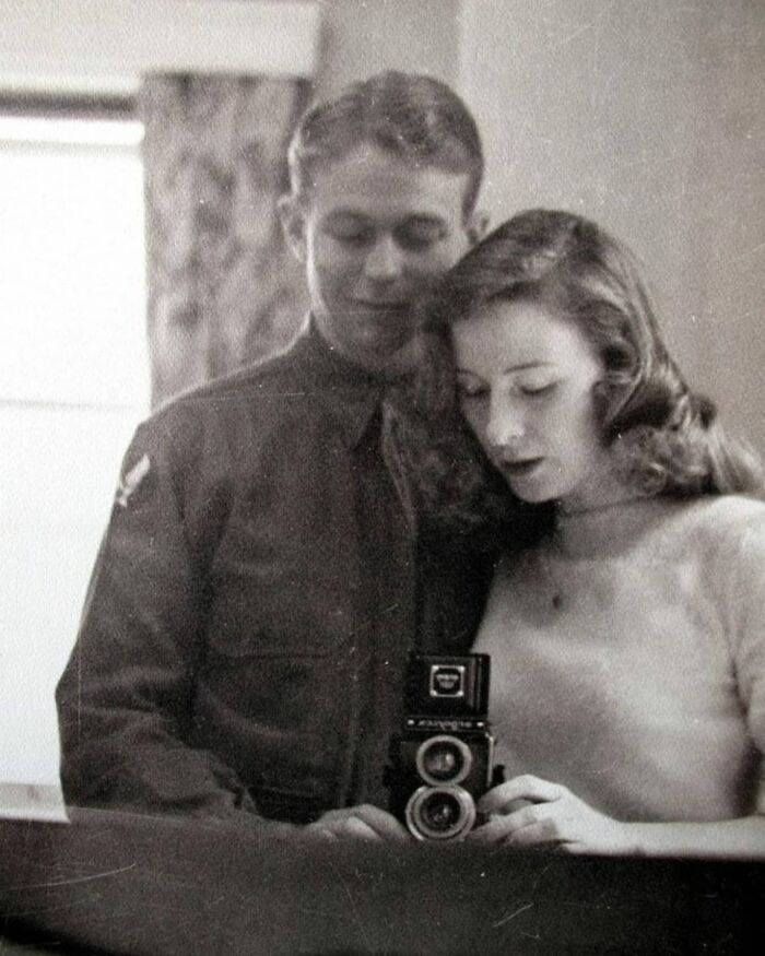 The Wartime Selfie, 1940s