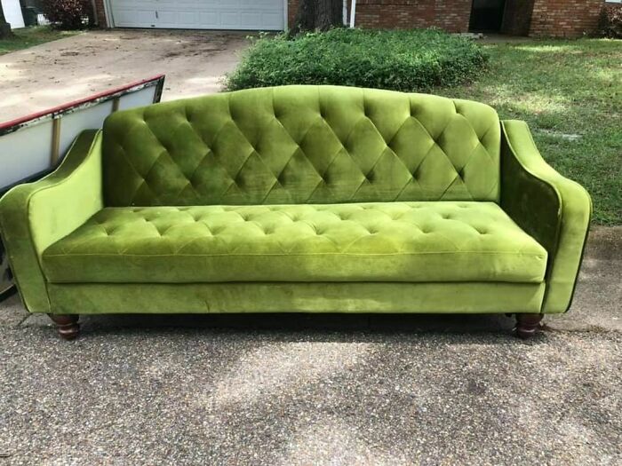 "A Neighbor Put This Fabulous Green Velvet Sofa Out On The Curb. It’s Mine Now💗"