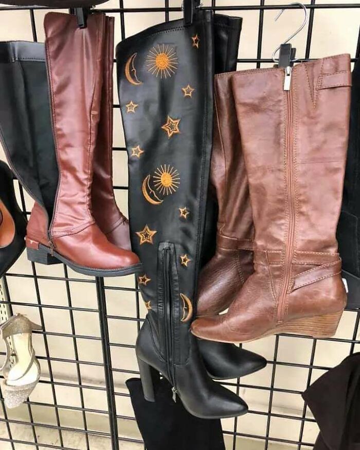 "Found These Amazing Witchy Boots At The Local Thrift 🌞 Sadly Not My Size Or Else I Would Have Totally Snagged Them For Halloween!
size 6 - South Lacey Goodwill Olympia, Wa. I Hope Someone Snags Them!"