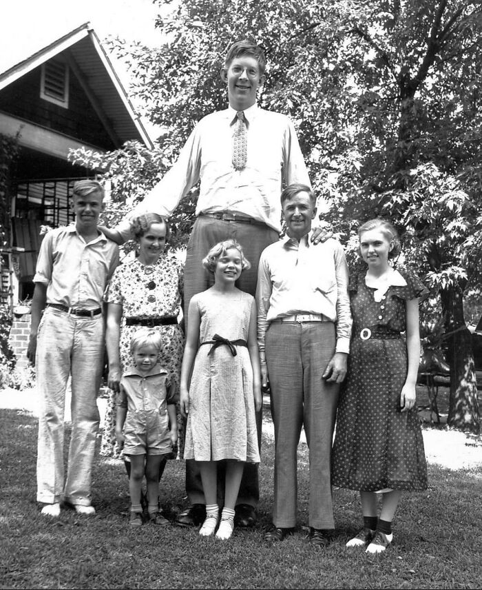 Robert Wadlow, Tallest Human In Recorded History, With His Parents And Siblings, 1935