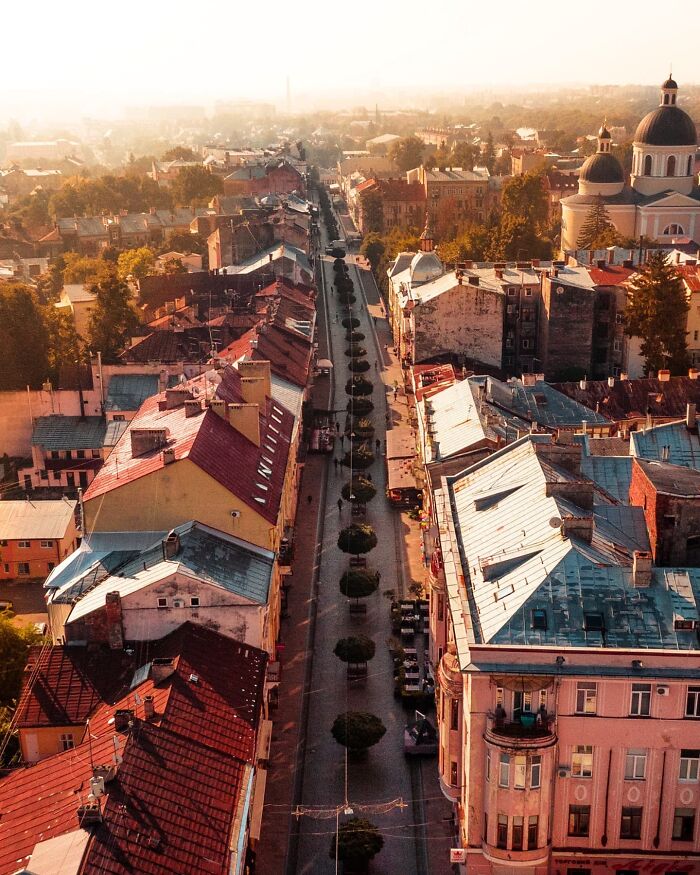 Arriving In Chernivtsi, You Can’t Help But Walk Along This Central Street, Drink Coffee And Eat Here, You Can Also Take Off Directly From The Terraces And Take It All Off