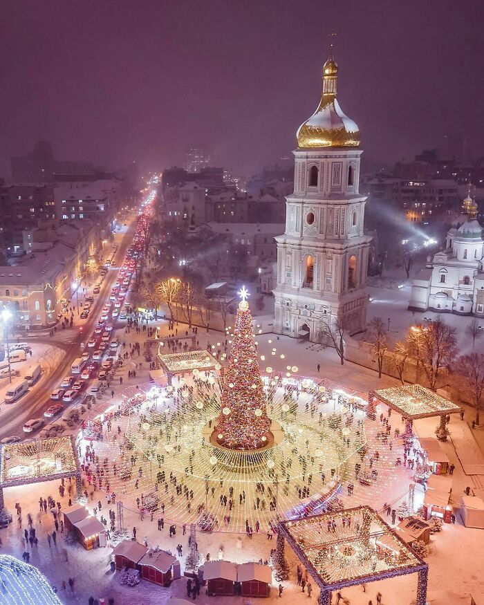 Árbol de Navidad en la plaza Sofiyivska, Kyiv