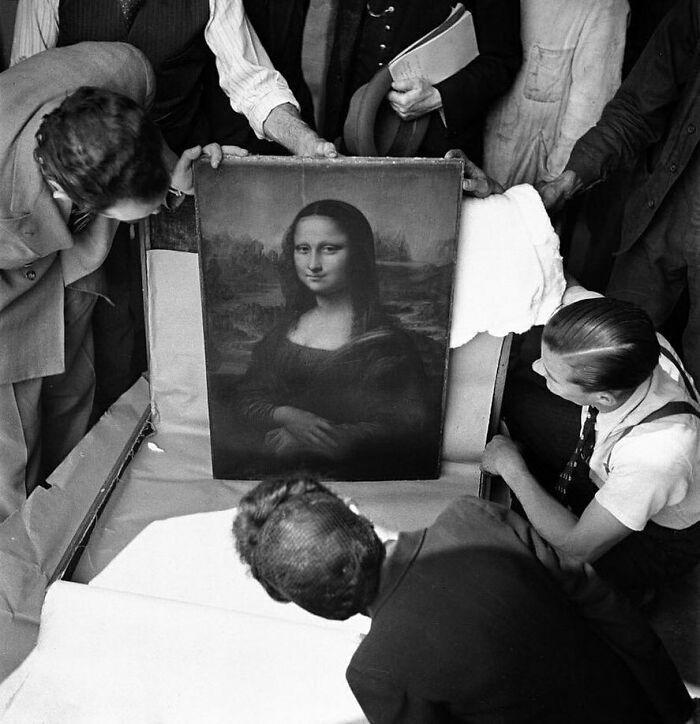 The Mona Lisa Is Recovered And Returned To The Louvre After Being Hidden During Wwii | Paris, 1945