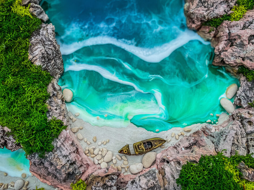 I Made These Beach-And-Lake-Inspired Wall Art Pieces With Preserved Moss