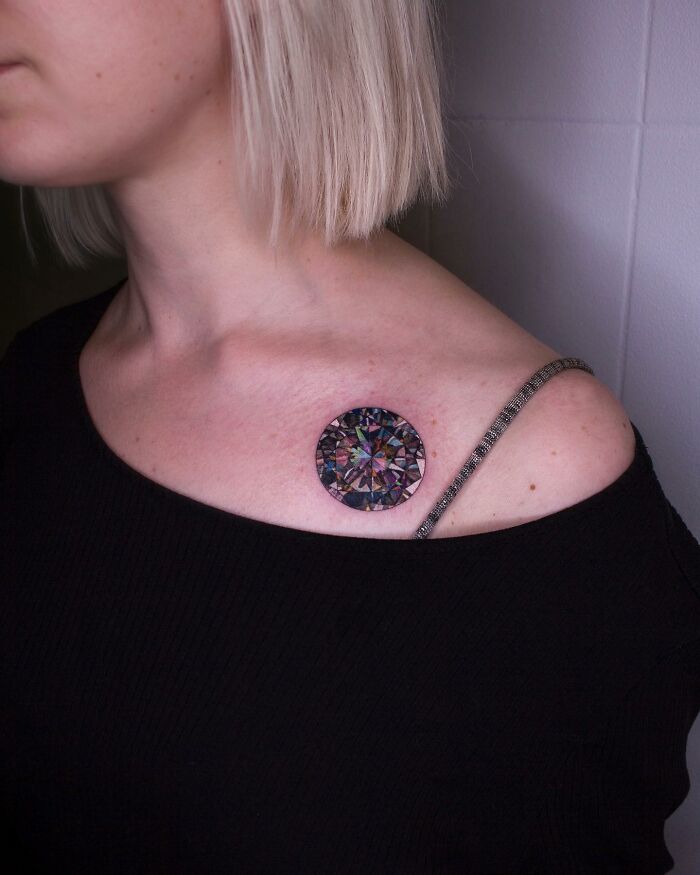 Tattoo Artist Is Successful By Immortalizing Jewelry On Clients' Bodies