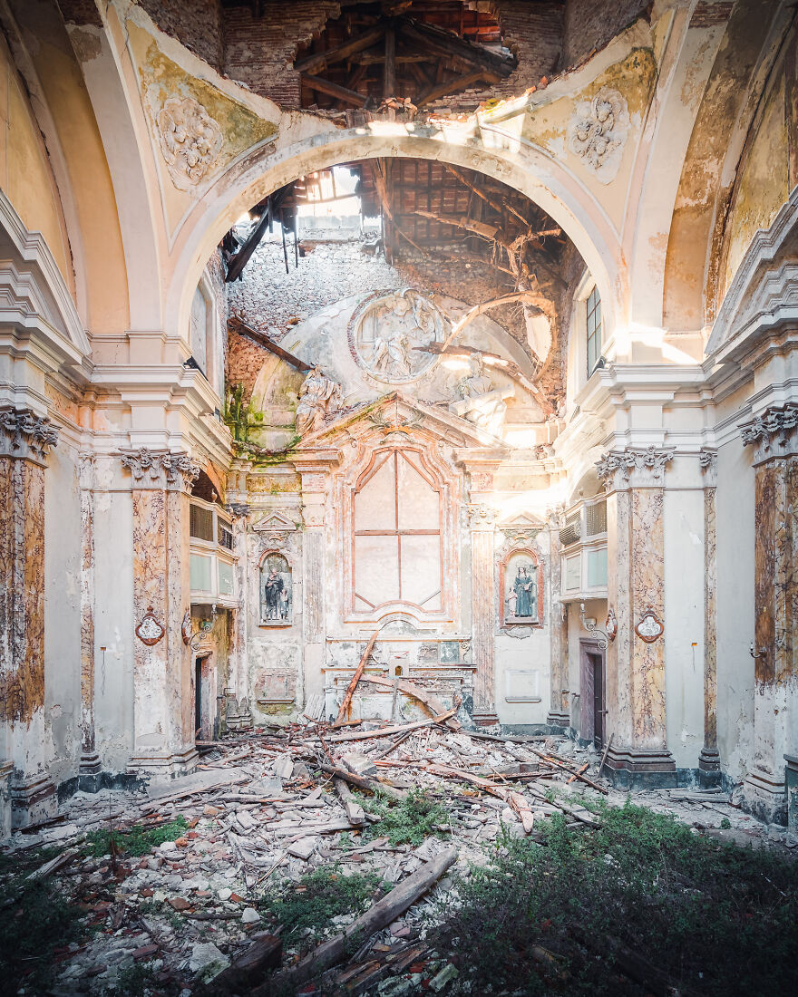 100 Photos Show The Decline Of The Church In Italy