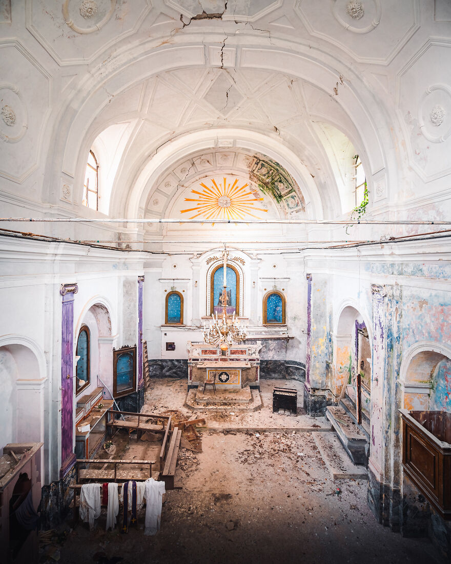 100 Photos Show The Decline Of The Church In Italy