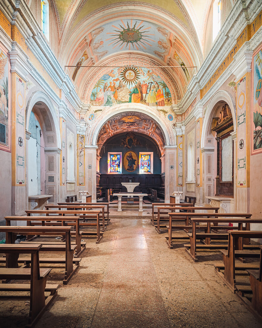 100 Photos Show The Decline Of The Church In Italy