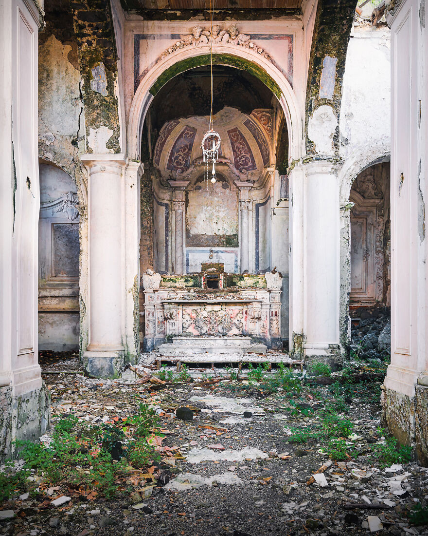 100 Photos Show The Decline Of The Church In Italy