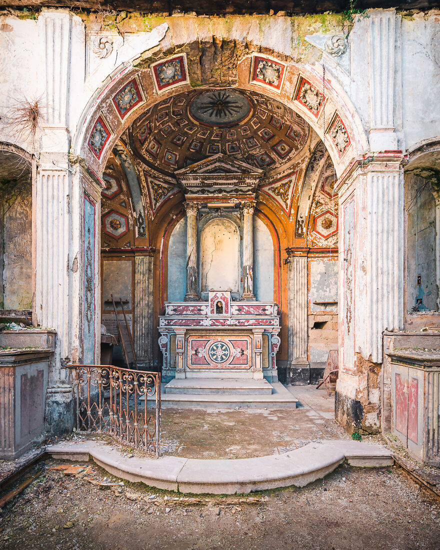100 Photos Show The Decline Of The Church In Italy
