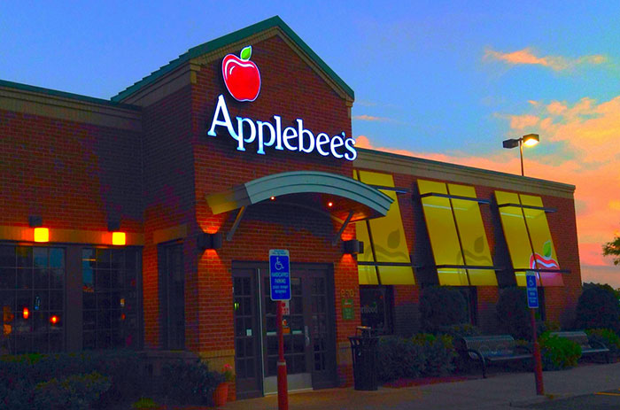 Someone Leaks An Email Where An Applebee’s Executive Is Explaining How They Can Lower Wages Thanks To Rising Gas Prices Someone Leaks An Email Where An Applebee’s Executive Is Explaining How They Can Lower Wages Thanks To Rising Gas Prices
